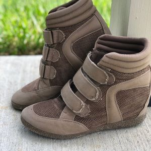 Beige tan Steve Madden wedges